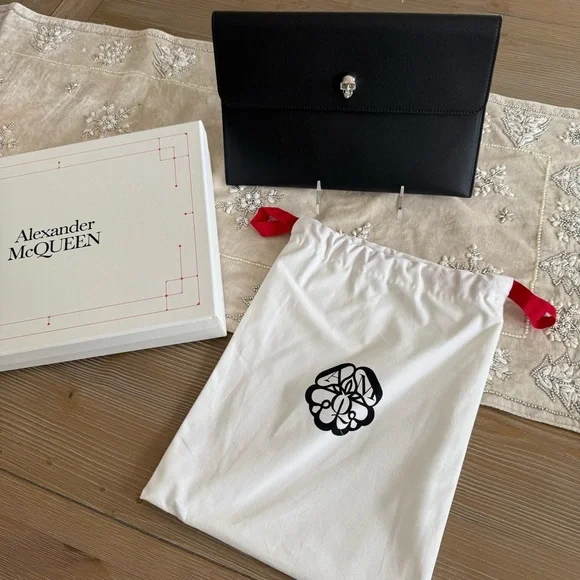 Alexander McQueen Skull Clasp Envelope Clutch Purse - Picture 3 of 6